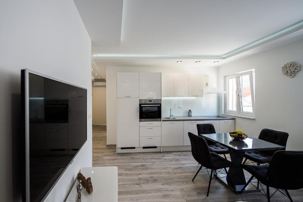 Kuchyňa alebo kuchynka v ubytovaní Solin apartments Praetorium
