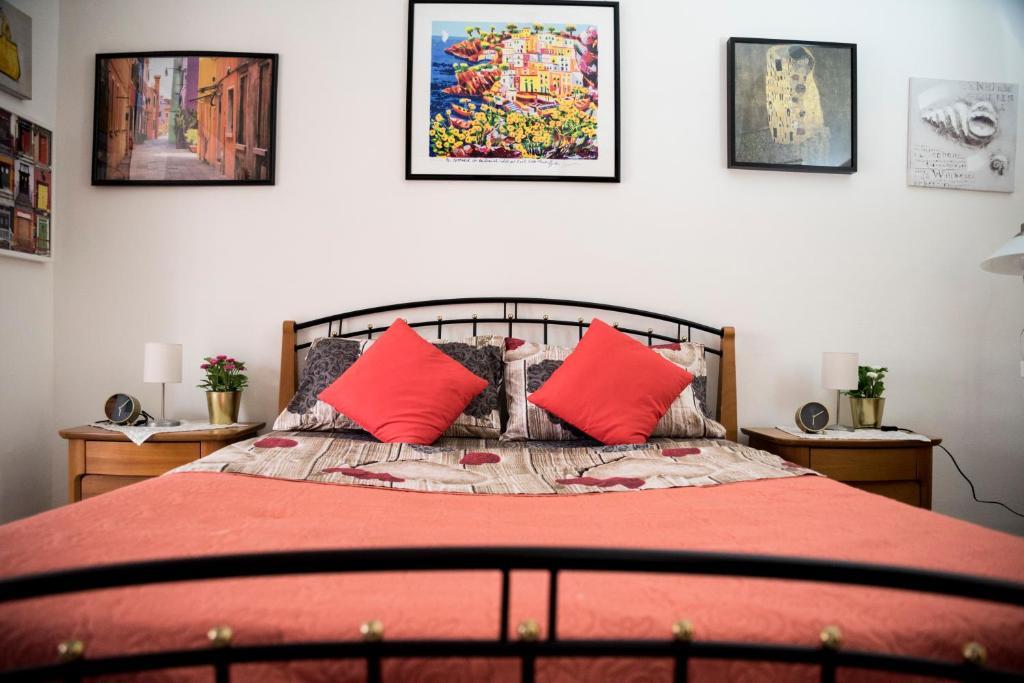 Postel nebo postele na pokoji v ubytování Le Stanze di Ginevra Apartment