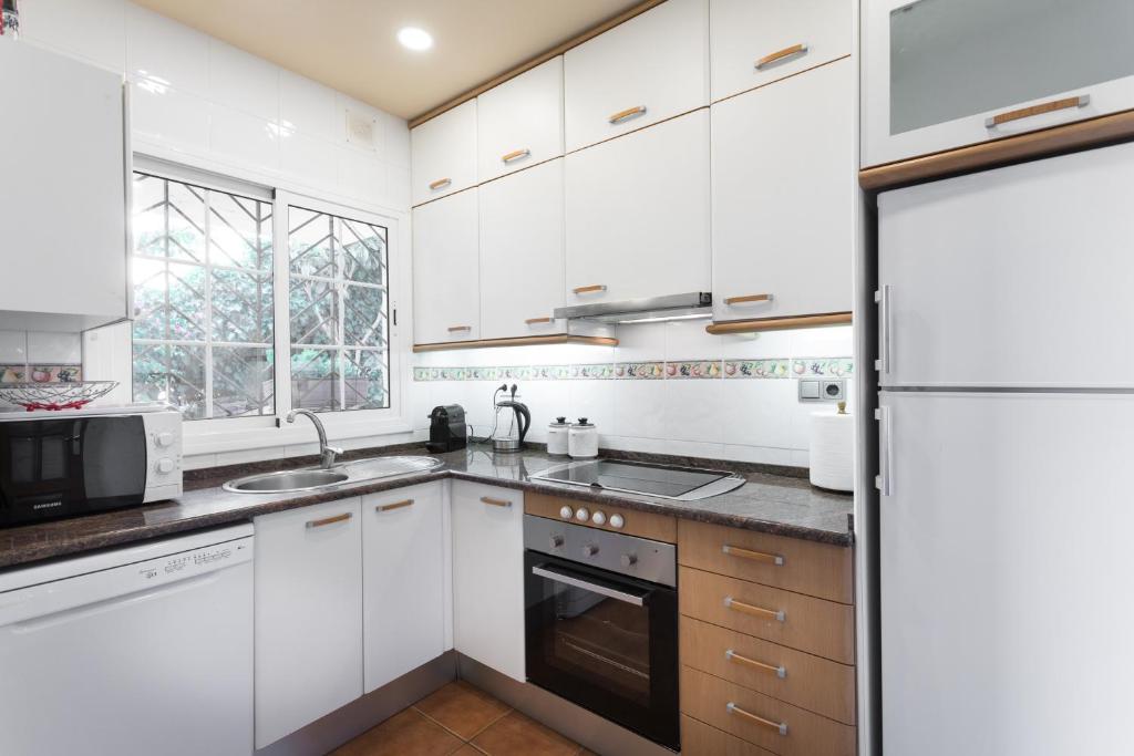 Kuchyňa alebo kuchynka v ubytovaní Costa Maresme Apartment