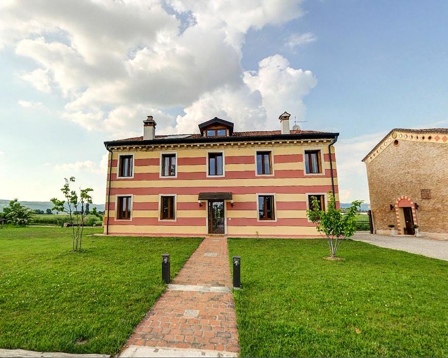 a large house with a brick path in front of it at Agriturismo CAMPANELLA in Sossano