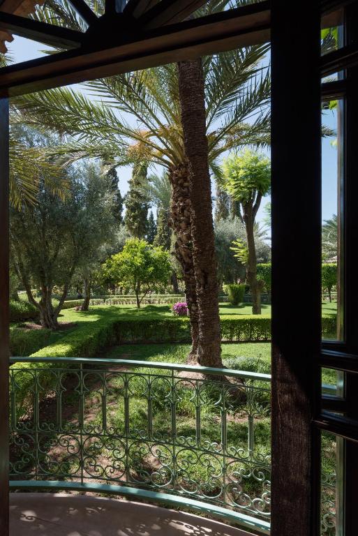 Um jardim no exterior de Dar Zemora