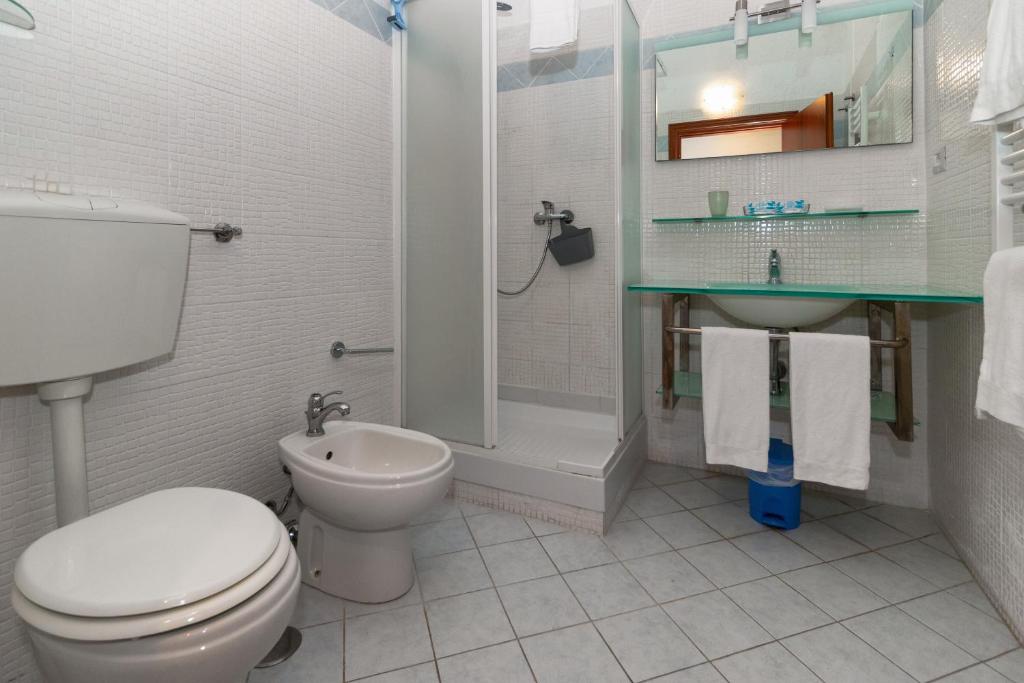 A bathroom at Casale Gli Ulivi