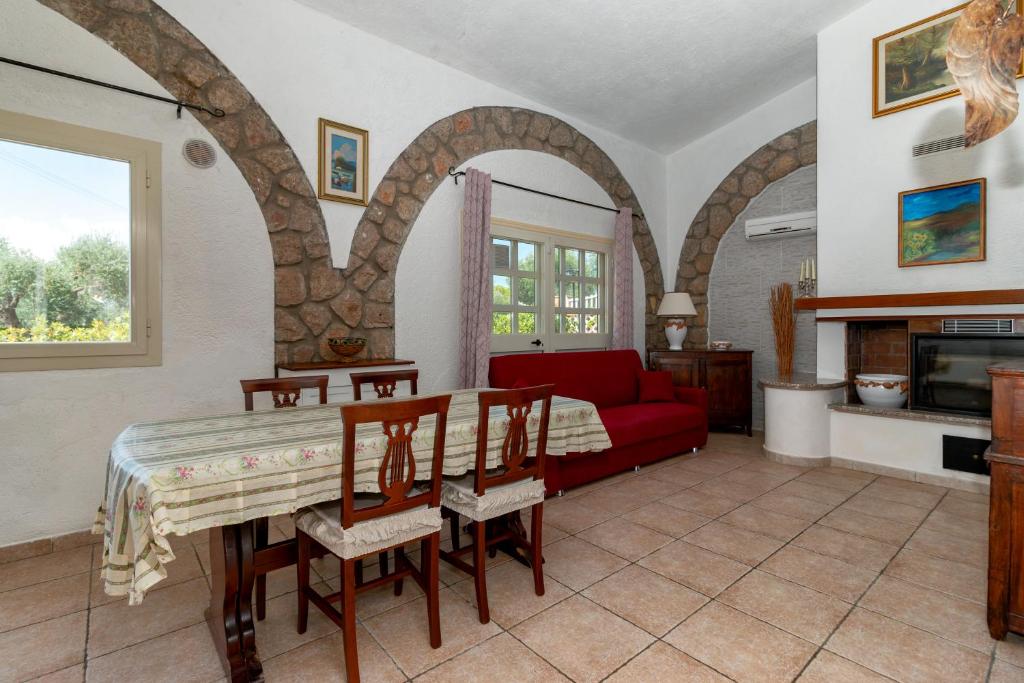A kitchen or kitchenette at Casale Gli Ulivi