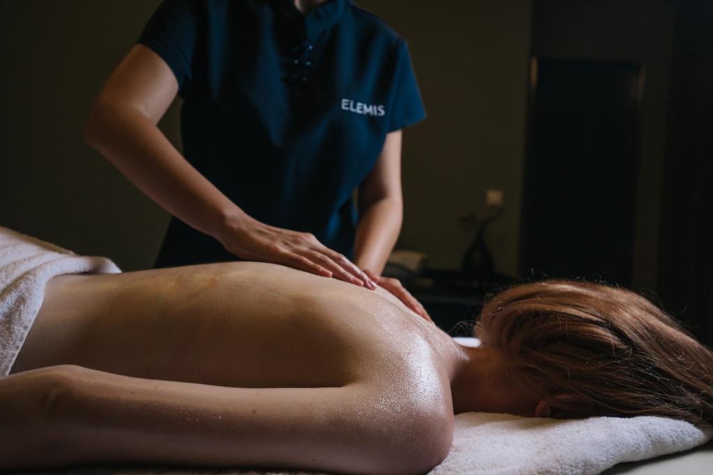 Kúpele alebo wellness v ubytovaní Emelisse Nature Resort