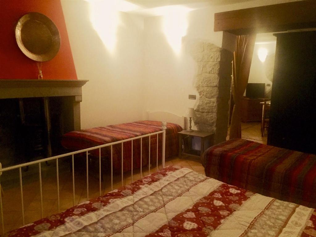 A bed or beds in a room at Casa Benassi ,Room&Suite , con piscina