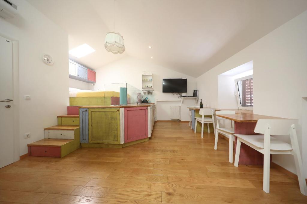 Central Apartments Integrated Hotel - Superior Studio - Narodni Square 5