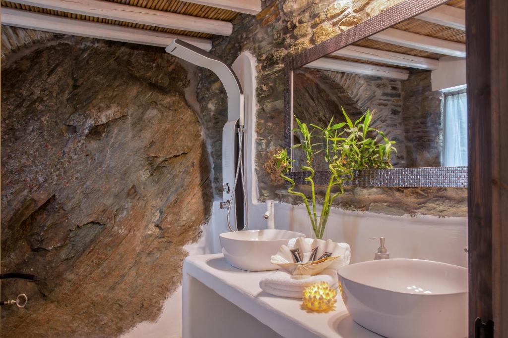 Koupelna v ubytování Aegean Castle Andros – Adults Only