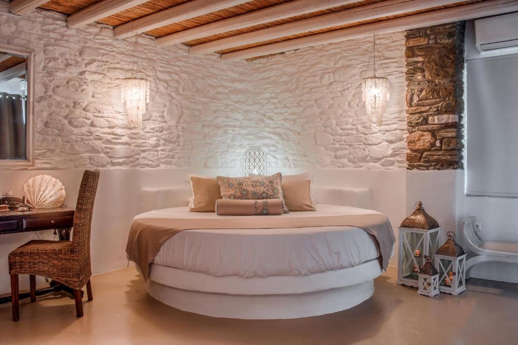 Posezení v ubytování Aegean Castle Andros – Adults Only