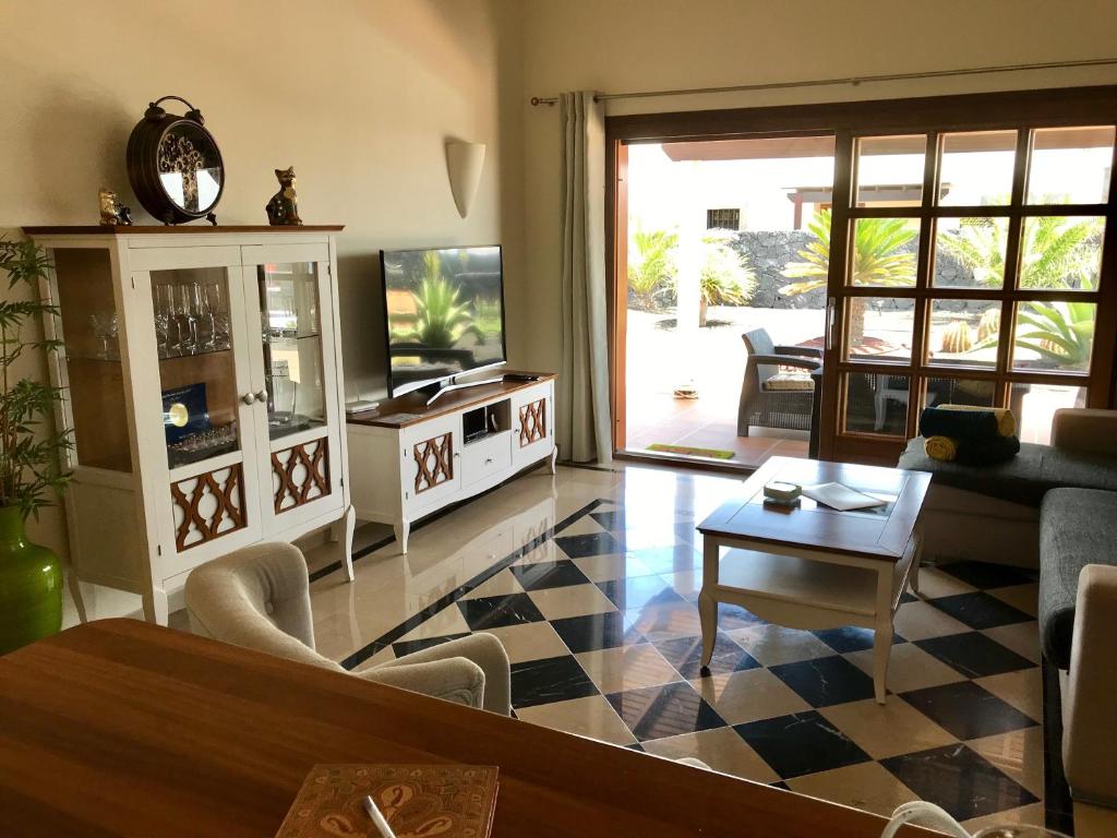 A seating area at Villa Mici