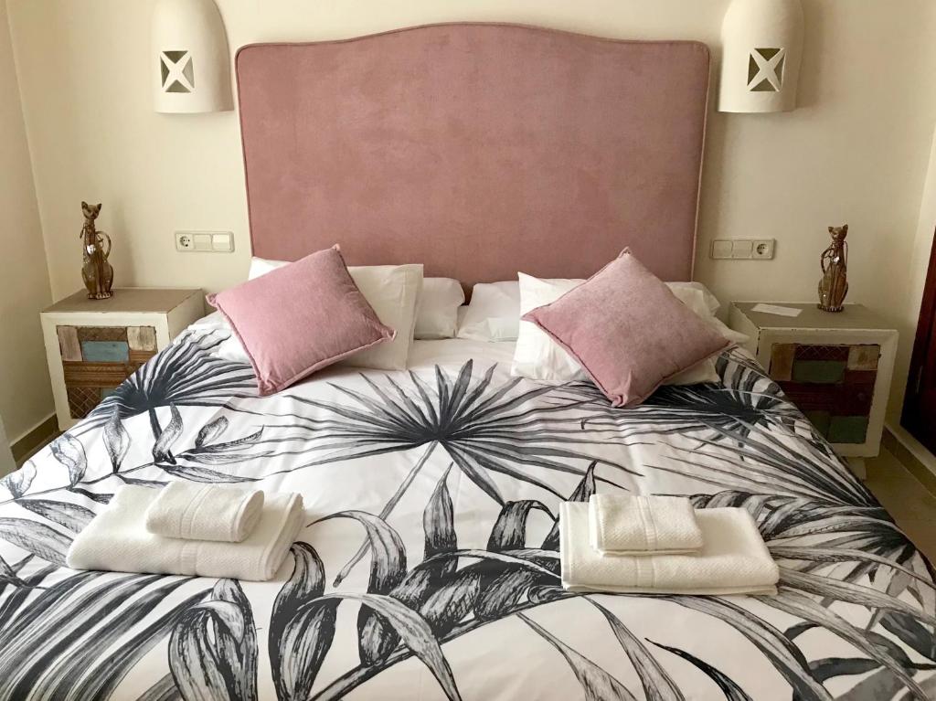 A bed or beds in a room at Villa Mici