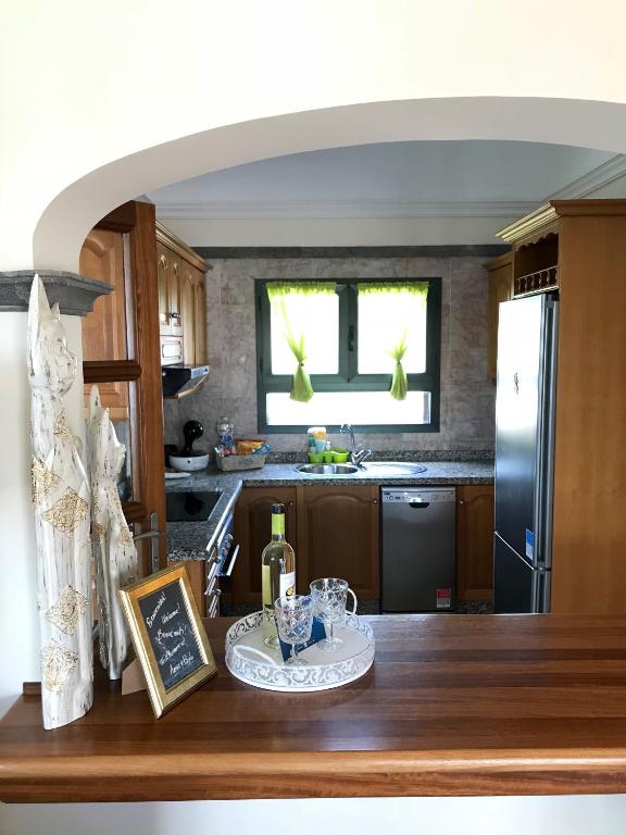 A kitchen or kitchenette at Villa Mici