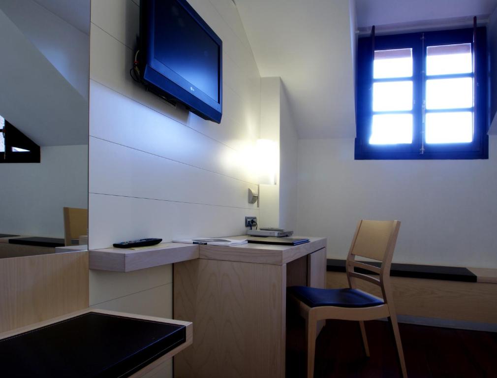 TV a/nebo společenská místnost v ubytování Hotel Mozart