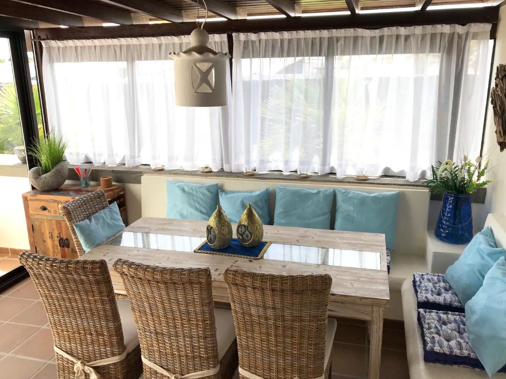 A seating area at Villa Mici