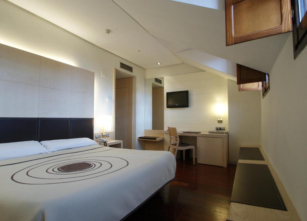 Postel nebo postele na pokoji v ubytování Hotel Mozart