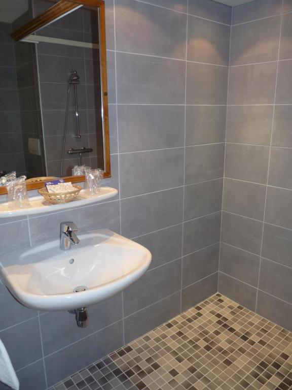 Koupelna v ubytování Hôtel Le Riquewihr