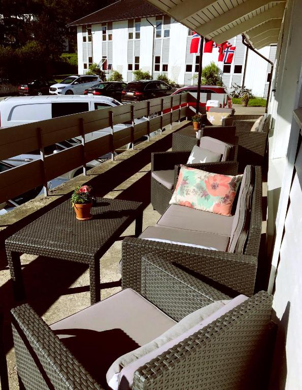Posezení v ubytování Ørnes Hotell