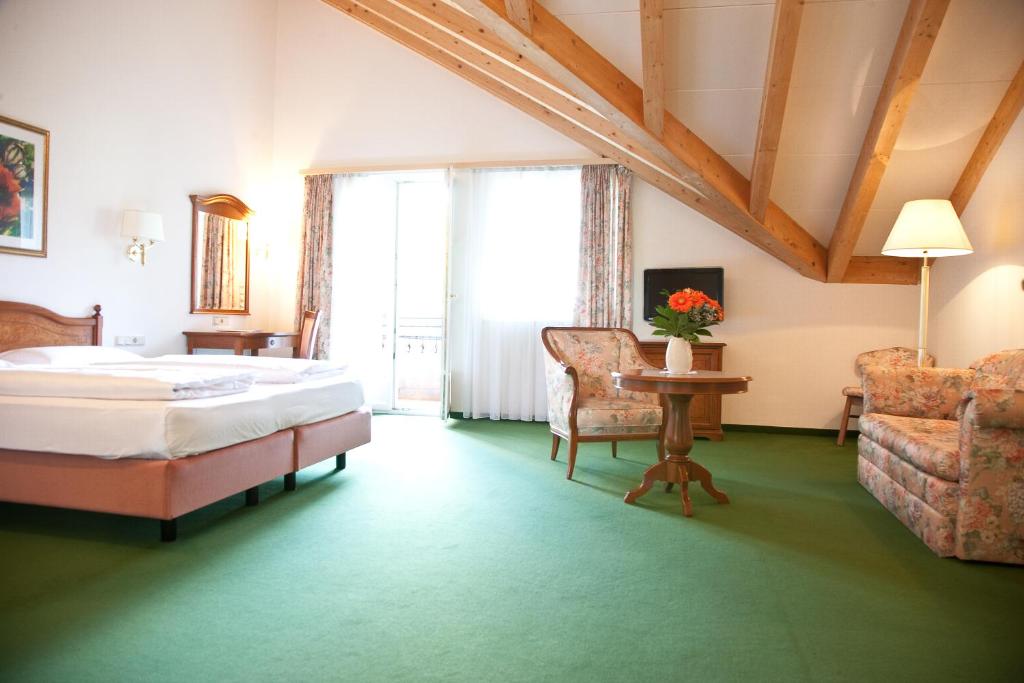 Postel nebo postele na pokoji v ubytování Residence Hotel Gasser