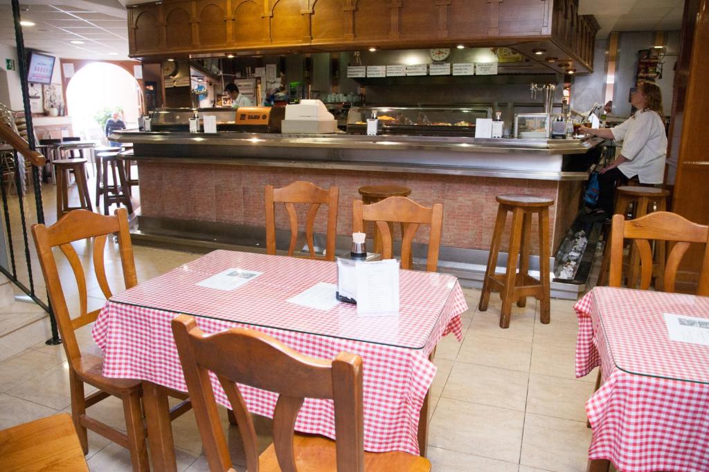 Restaurace v ubytování Hostal El Rincón
