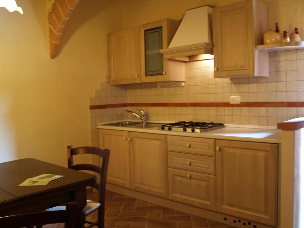 Η κουζίνα ή μικρή κουζίνα στο Agriturismo La Roverella