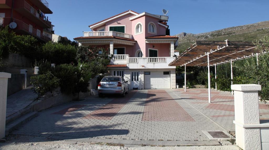 Gallery image of Apartments Dragun in Podstrana