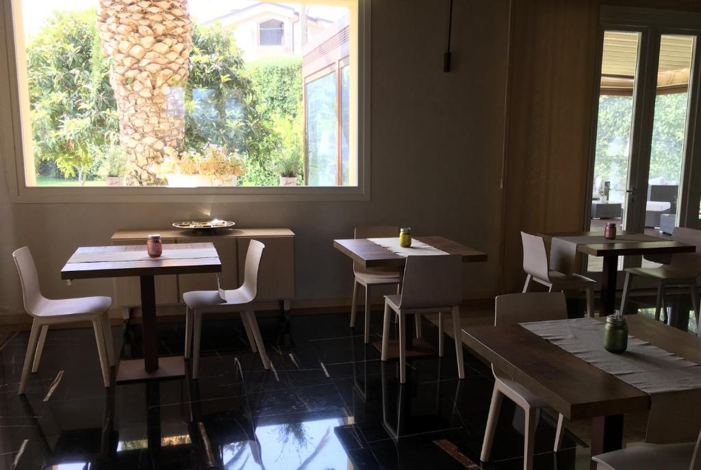 Reštaurácia alebo iné gastronomické zariadenie v ubytovaní Archeo Hotel