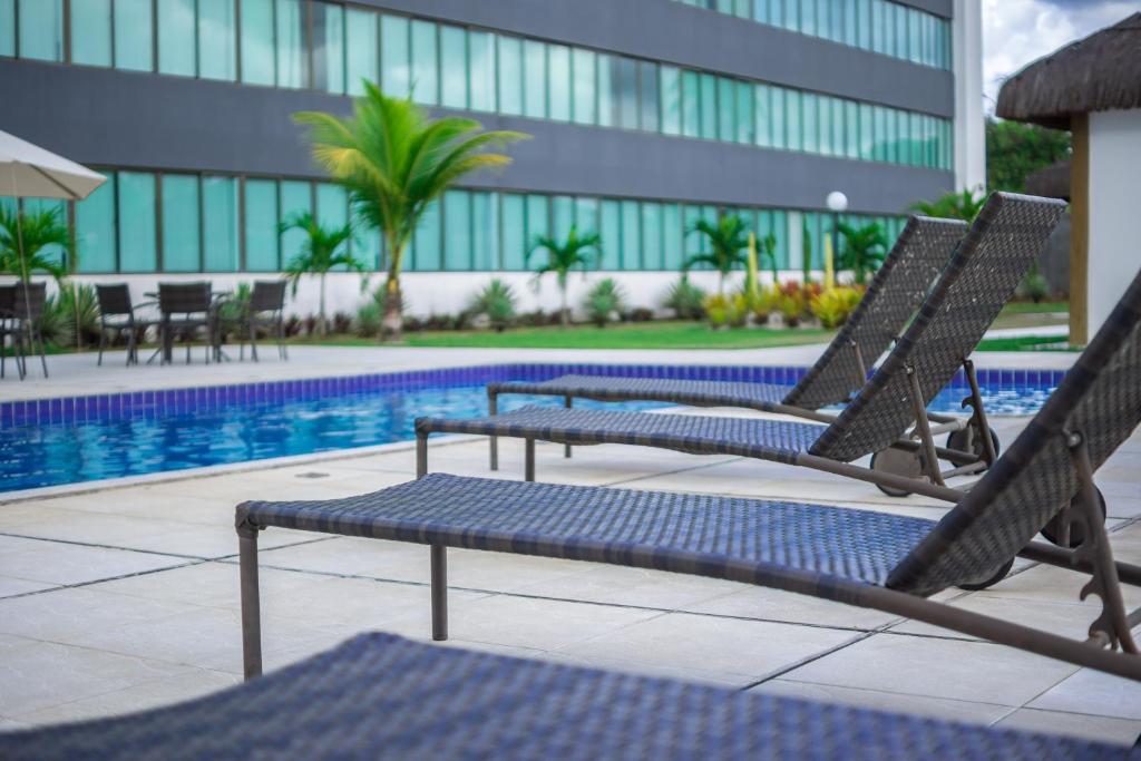 Bazén v ubytování Cambuci Hotel nebo v jeho okolí