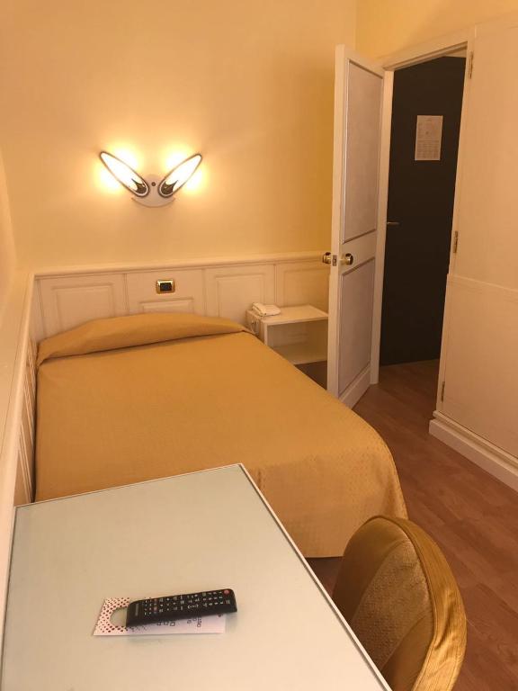 Postel nebo postele na pokoji v ubytování Ambasciatori Palace