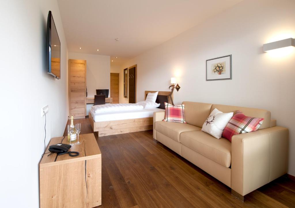 TV a/nebo společenská místnost v ubytování Hotel St Hubertus