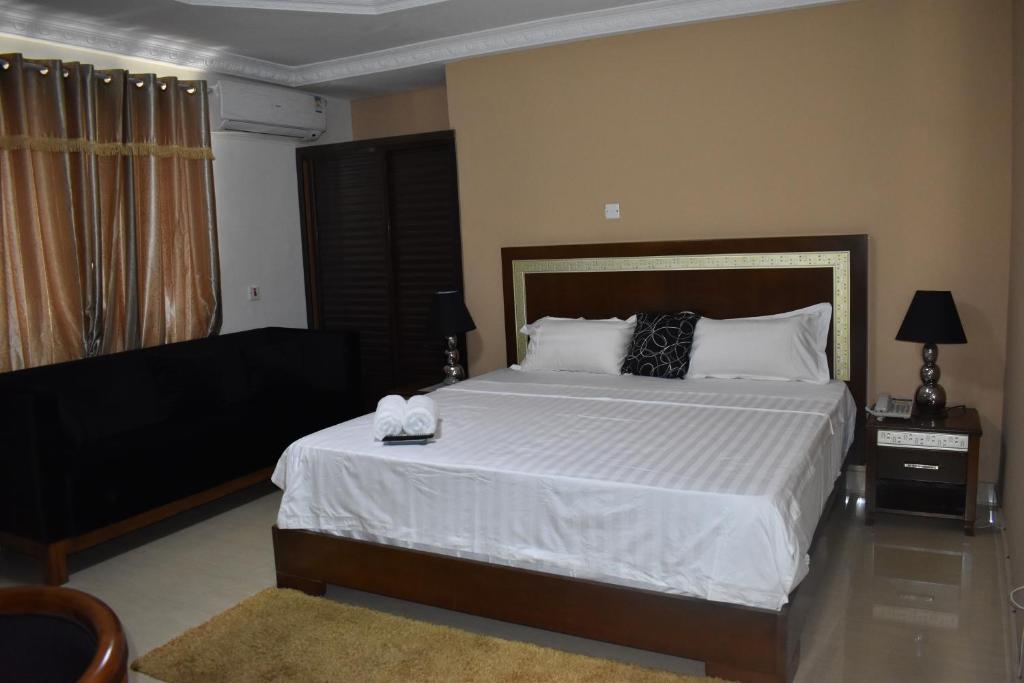 Postel nebo postele na pokoji v ubytování Cascade Hotel