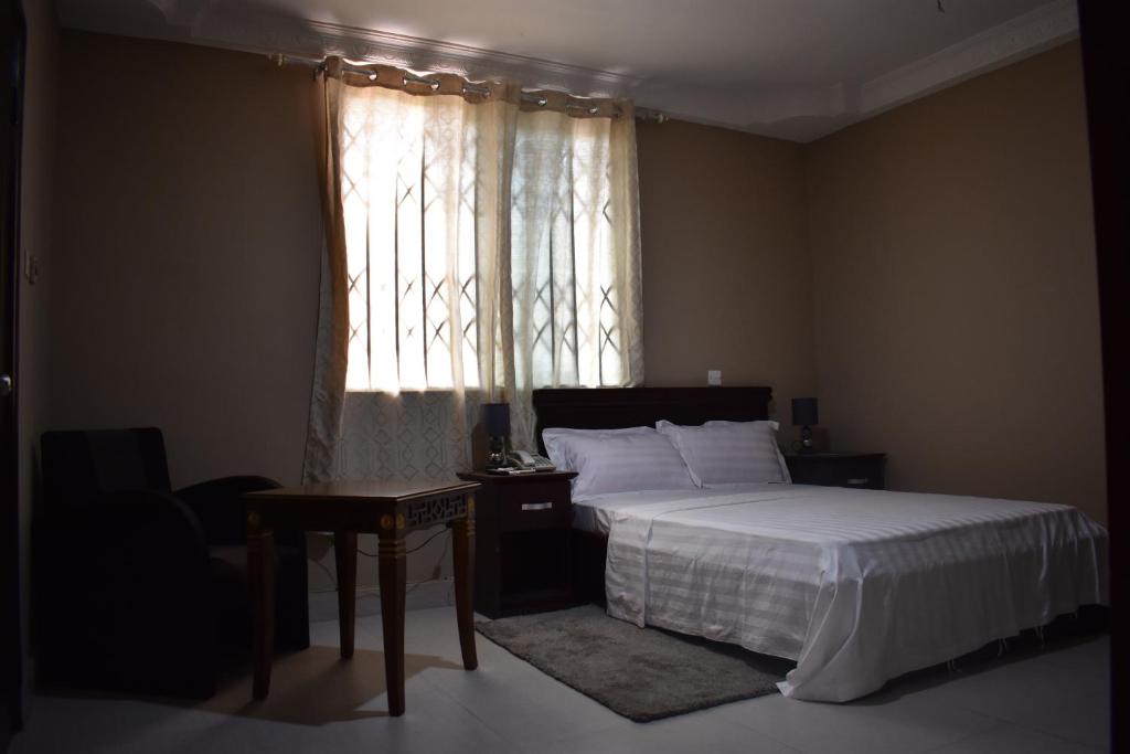 Postel nebo postele na pokoji v ubytování Cascade Hotel