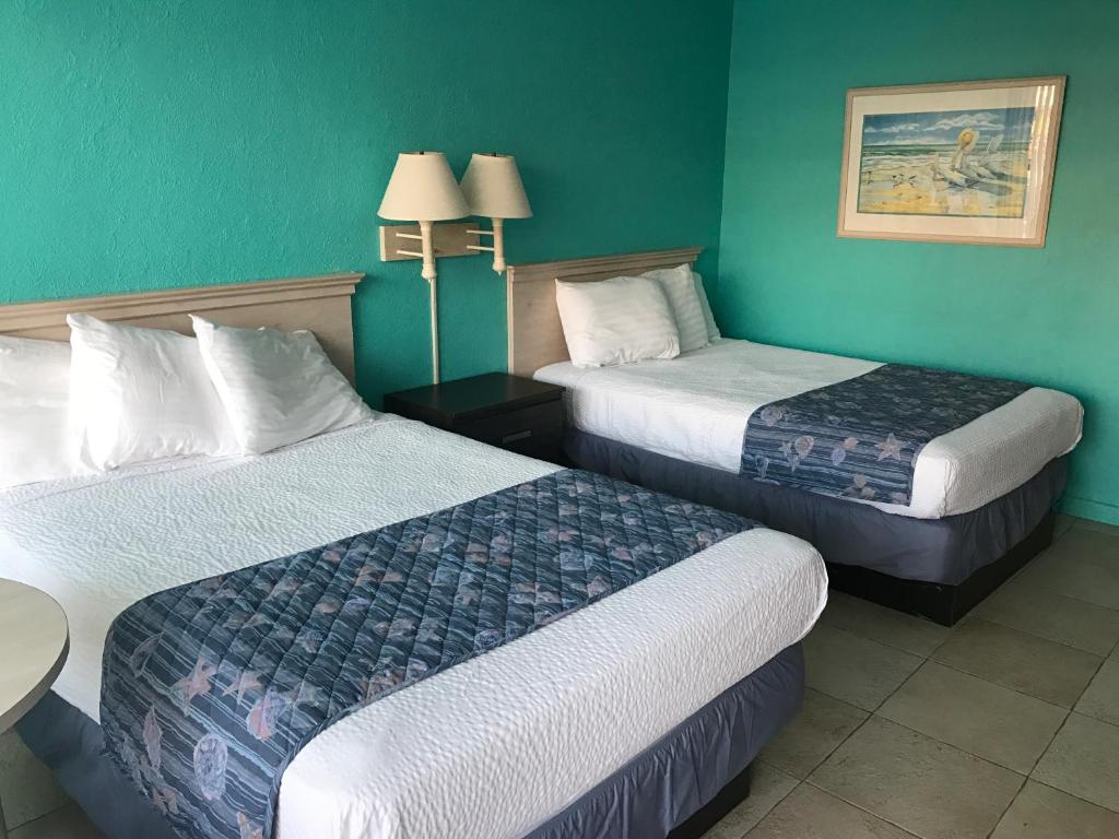 Postel nebo postele na pokoji v ubytování Tangiers Resort Motel