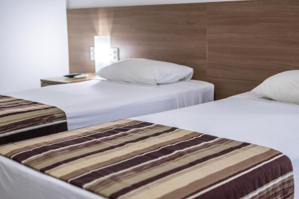 Postel nebo postele na pokoji v ubytování Cambuci Hotel