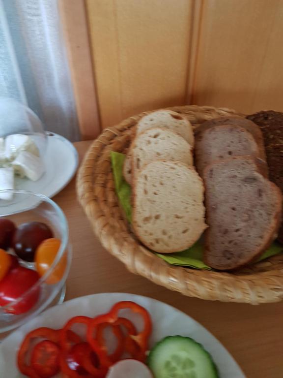 Jídlo v penzionu nebo okolí