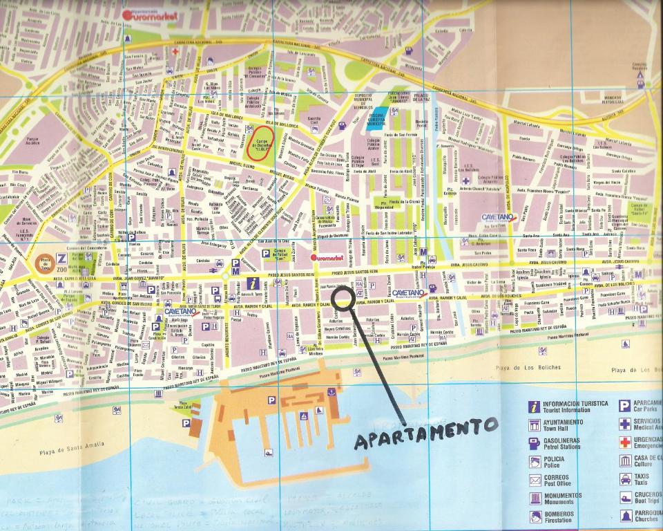 Fotografia z galérie ubytovania Apartamento con piscina a 150 metros playa Netflix P Video Aire Acondicionado calefacción toallas y sillas playa sombrilla 2 terrazas una sobre piscina centro ciudad 1 Smart TV por habitación v destinácii Fuengirola