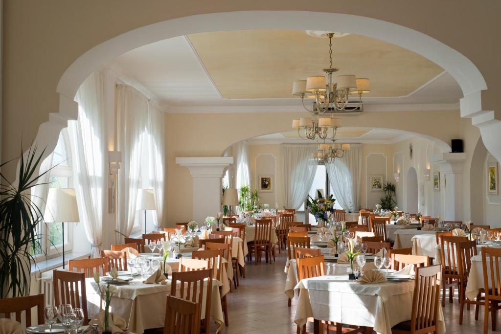 Restaurace v ubytování Hotel Casa Di Meglio
