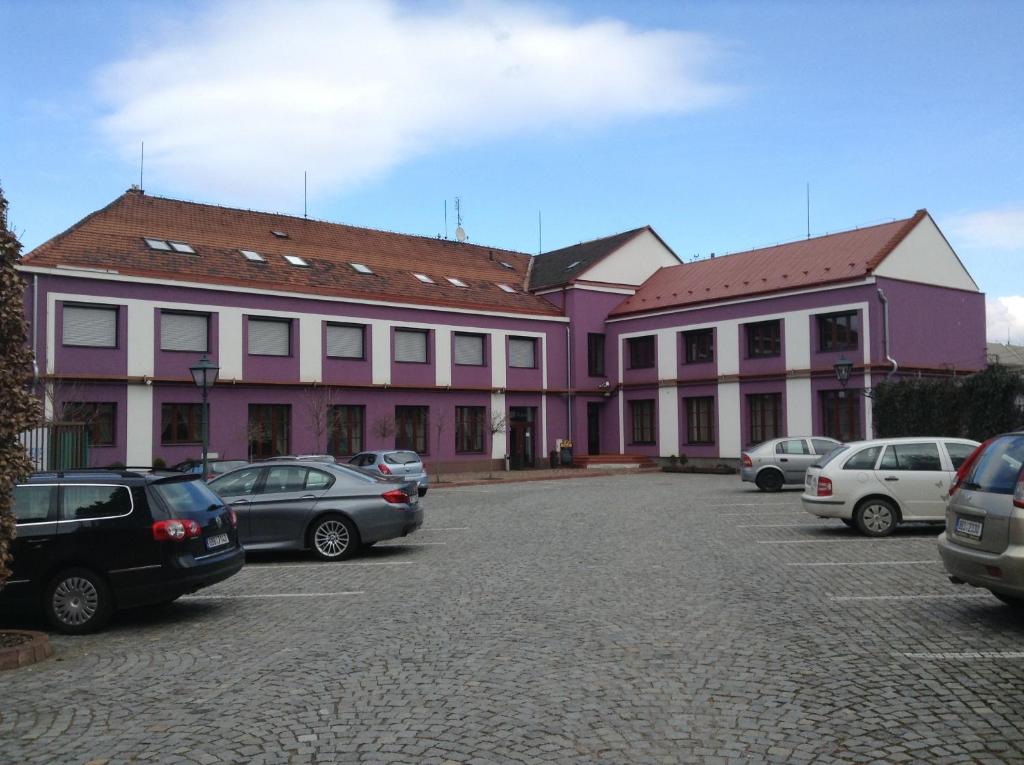 Byggingin sem gistihúsið er í