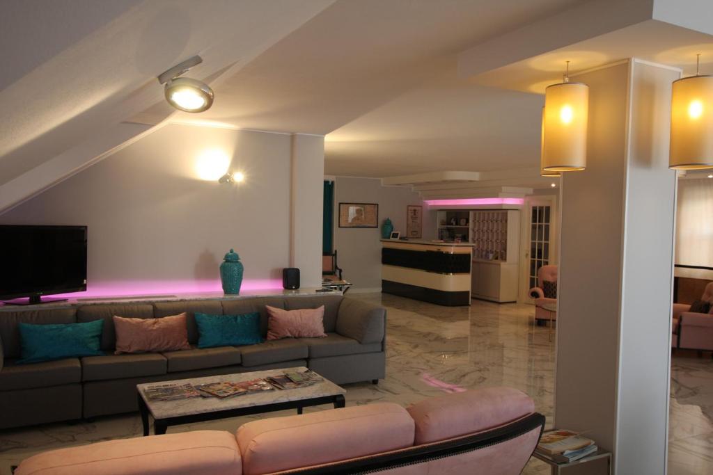 A seating area at Hotel Naxos B&B