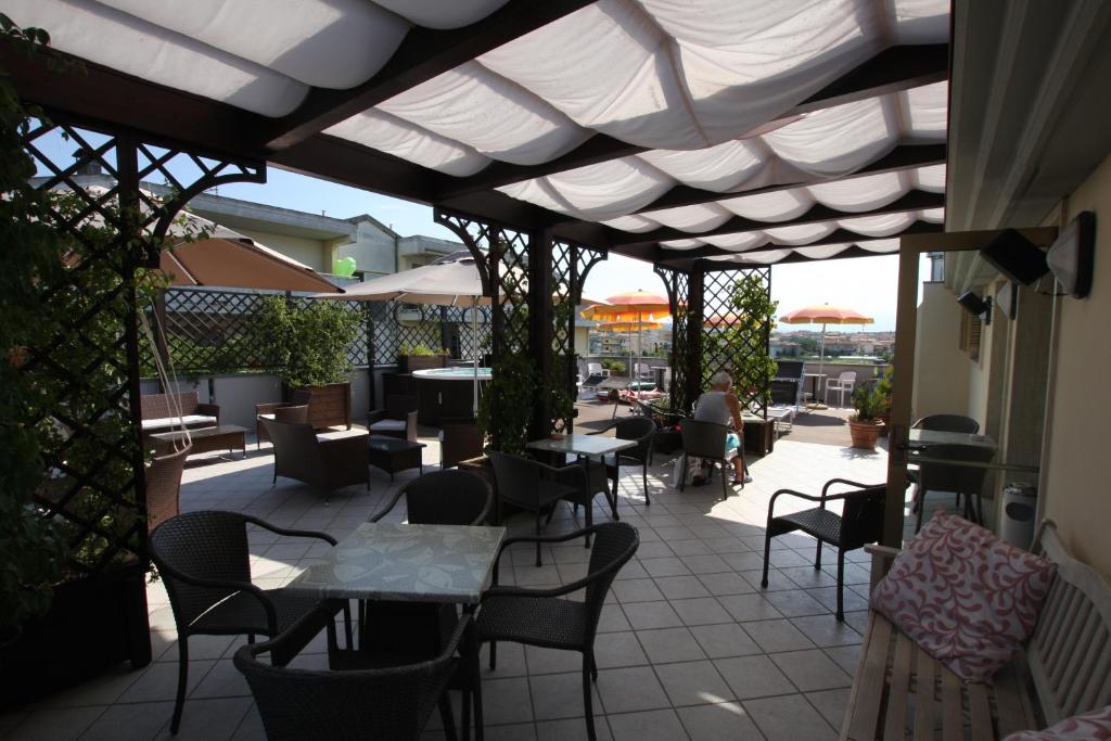 A restaurant or other place to eat at Hotel Naxos B&B