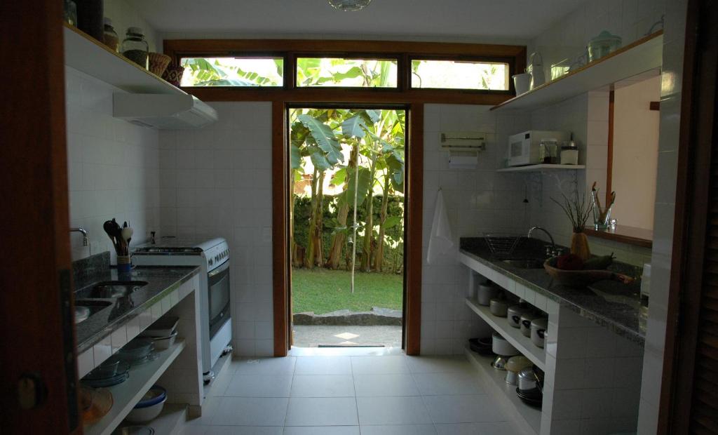 Kuchyň nebo kuchyňský kout v ubytování Casa do Canto