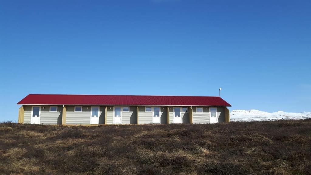 Byggingin sem gistiheimilið er í