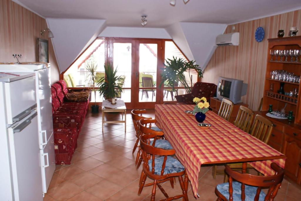 Kuchyňa alebo kuchynka v ubytovaní Abigél Vendégház