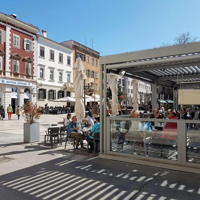 Fran Center Apartments (Square) - 13