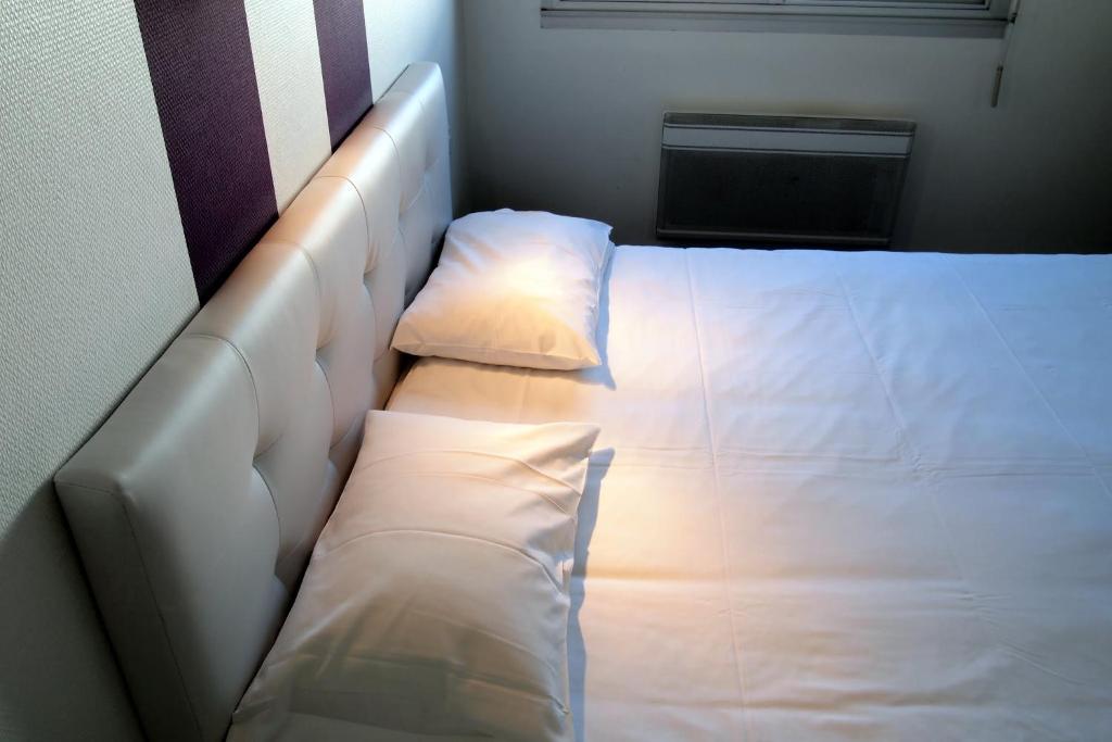 Postel nebo postele na pokoji v ubytování Hôtel le Rohu