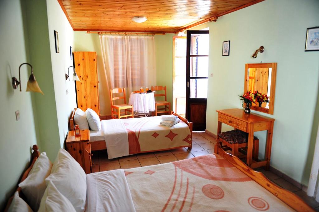 Postel nebo postele na pokoji v ubytování Glaros Guesthouse