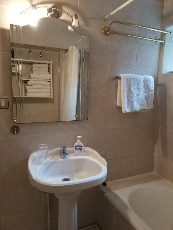 Koupelna v ubytování Apart Hotel Aleman