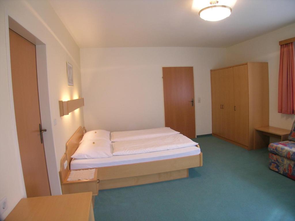 Postel nebo postele na pokoji v ubytování Hotel Tischlbergerhof