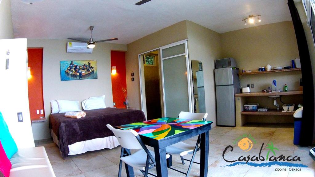 Kuchyň nebo kuchyňský kout v ubytování Casablanca Guest House - Adults Only - Starlink Internet!