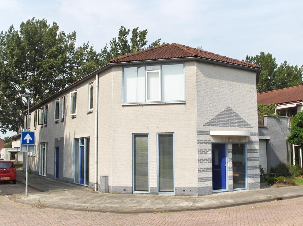 a building on the side of a street at B&B Zevenkamp in Rotterdam