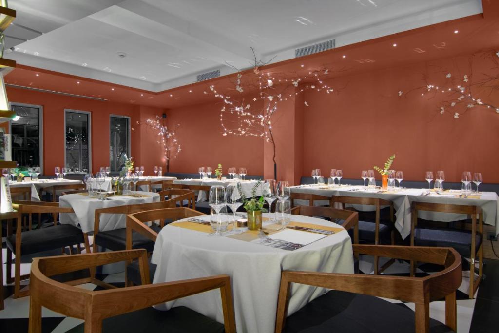 A restaurant or other place to eat at Lake Spirit Boutique Hotel & Spa