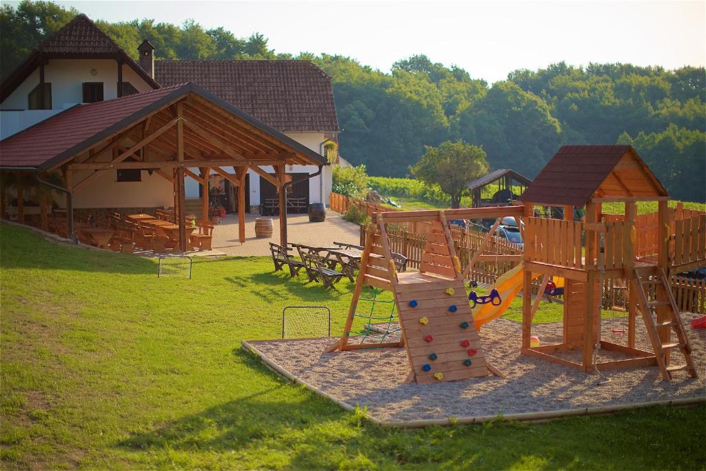 Herní místnost nebo prostor pro děti v ubytování Tourist Farm Rooms Lovrec